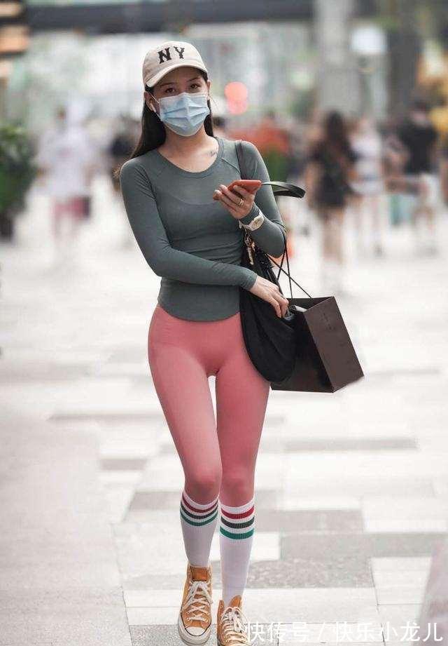 打底裤 清新活泼的打底裤装扮不乏气质感,带来强烈的视觉效果,时髦得体