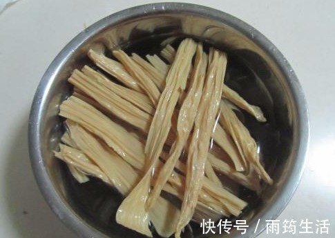 浸泡|夏季泡腐竹，别只会加水泡！教你饭店不外传技巧，时间短无硬芯！