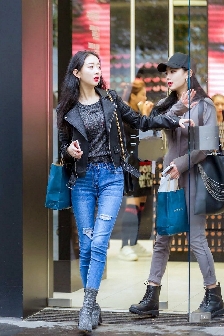 选条好裤子很重要!修身的裤型更显高挑,对身材要求也更严苛