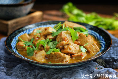 大厨|做红烧豆腐时，50年大厨教你一秘诀，豆腐不碎还入味