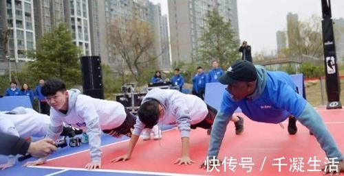 骨骼|男人做俯卧撑，多少才算标准，经常做俯卧撑，能带来什么好处