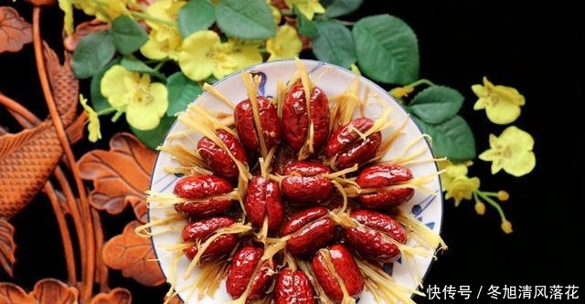 年夜饭必不可少的一道菜“金丝蒸枣”,寓意财源滚滚,长寿健康