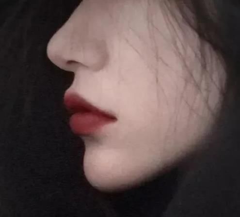 樱桃嘴|女生想拥有“樱桃嘴”这3习惯不能有,不然颜值迟早要下降