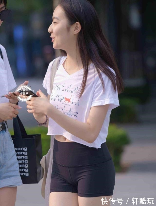 穿搭 个性独特的瑜伽裤穿搭稳重有气质，轻盈舒适又优雅，活力减龄！