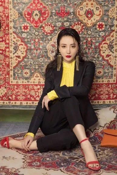  极致灰|2021年流行色来啦！显白又高级，谁穿谁先美！