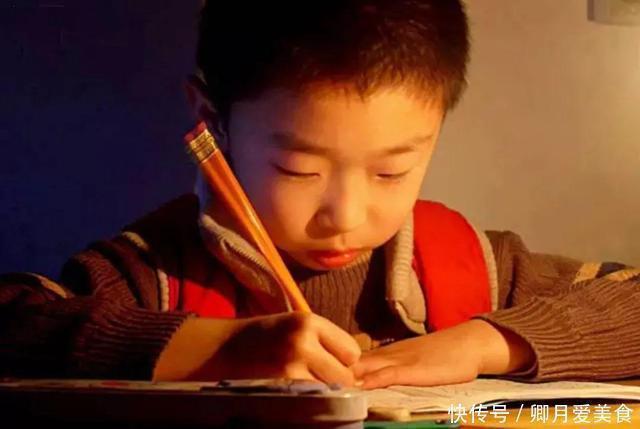 作业|孩子被罚抄“22页”,熬夜到凌晨,第2天父亲做了一个大胆决定