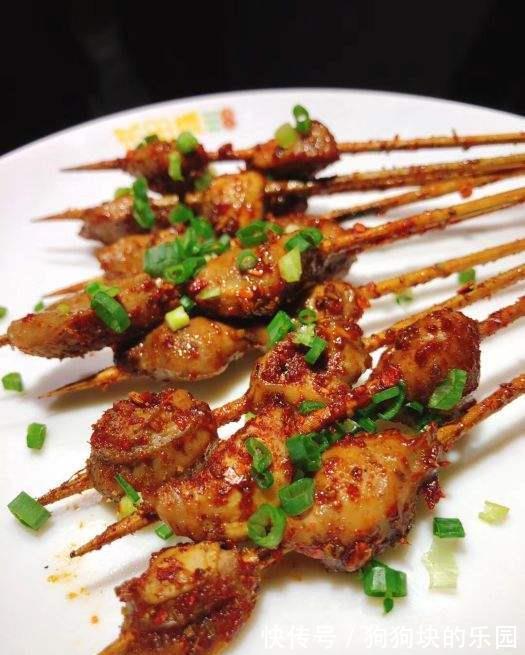 色拉油|厨师长教你“烤羊肉串”的高级烤法,烧烤酱、刷油、蘸料全送给你