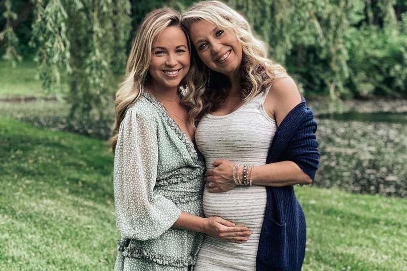 女子|51岁美国女子生下一个女宝宝，孩子一出生就成了外孙女