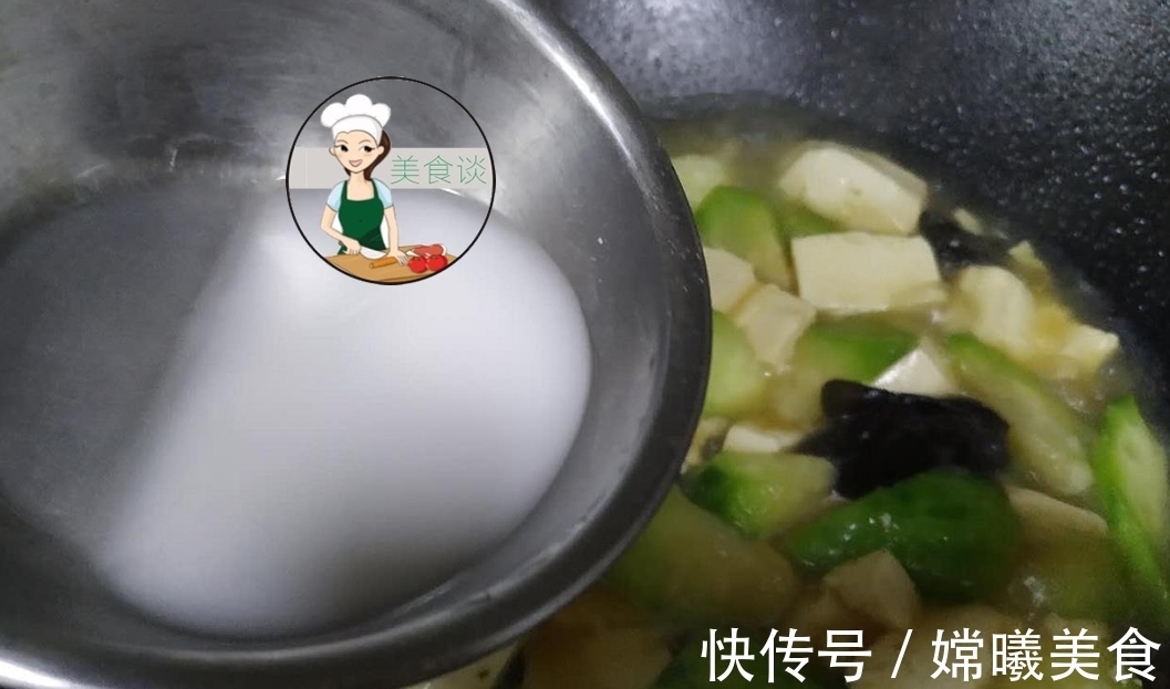 鲜美|三样素菜一起炒，实在太鲜美了，隔三差五做给孩子吃，营养又美味
