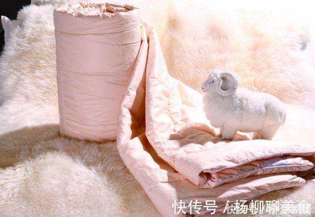 被子|被子盖久了有异味?教你4招,不晒不洗就能让被子干净又杀菌!