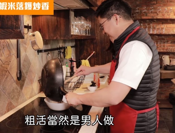老婆|幸福感滿滿，霍啟剛下廚捉弄老婆，豪華廚房意外曝光