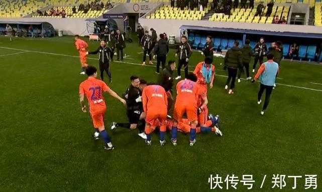 贾德松|1-0!山东泰山双冠王!外援82分钟世界波绝杀,一战创下3大纪录