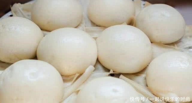 和面光加酵母可不行,往里加几滴“它”,蒸什么都松软好吃!