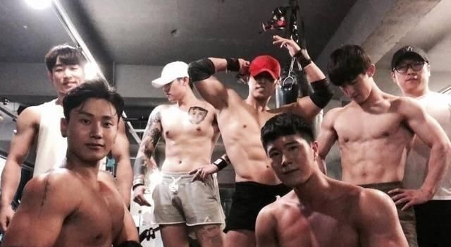 健身房|25岁小伙低调健身,一年后练出6块腹肌,完美的身材羡煞网友!