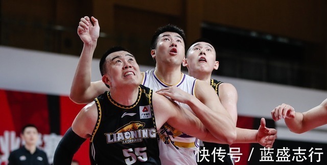 cbCBA赛场坏消息!中国男篮名将又受伤 还能否证明自己!