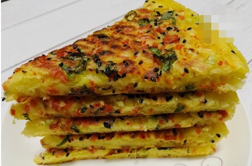 玉米面独特做法,开水一烫,手不沾面,加2个鸡蛋,营养又健康