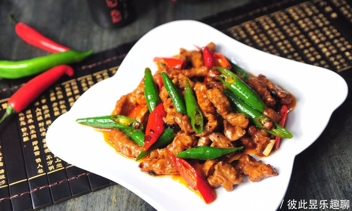 辣椒炒肉之谜:先炒辣椒还是先炒肉?这么多年的疑惑终于解开了
