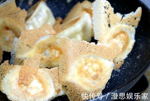 饺子放水煮来点新花样冰花煎饺,焦脆吃起来可香了