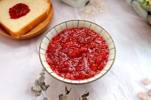 三月最爱草莓，自制草莓酱做法简单无添加剂，好吃看得见