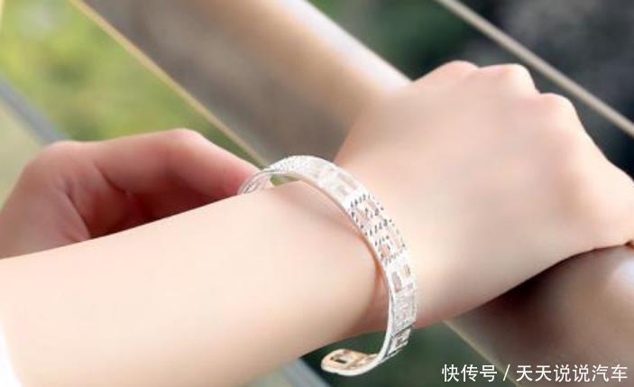 好处|女人再穷也要戴银手镯？究竟什么原因，看完原来有这么多好处