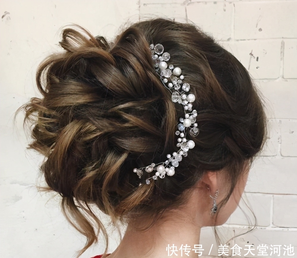 2021结婚季!33个优雅新娘的别致婚礼发型