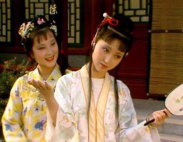 宝钗$难怪黛玉和宝钗竞争失败,放风筝时,就已经说出了她的归宿