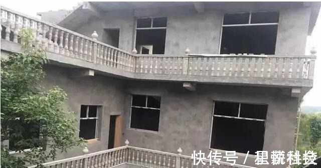 齐家敏敏|农村小伙给父母盖的养老房,2万多的大门全村轰动,纷纷吐槽丑