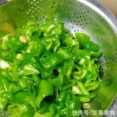 卵磷脂|低脂减脂不长胖，青椒炒蛋脆绿关键～记得这个步骤加点盐