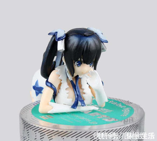 手办|网友晒出压泡面的手办,跪式长谷部忍了,这么可爱的妹子你咋忍心