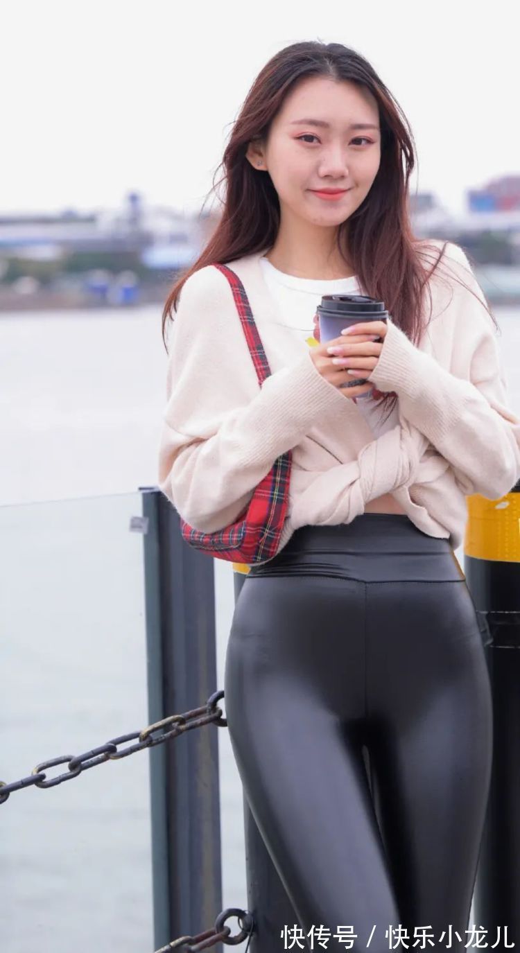 紧身皮裤 紧身皮裤时髦又显身材,就是不透气,一般人驾驭不了