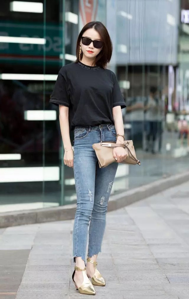 街拍|街拍:穿搭时尚新潮的小姐姐,头发真长,温婉可人