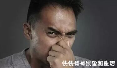 喝水|排尿黄,异味大可能是这些问题在作怪,别傻傻以为是上火了