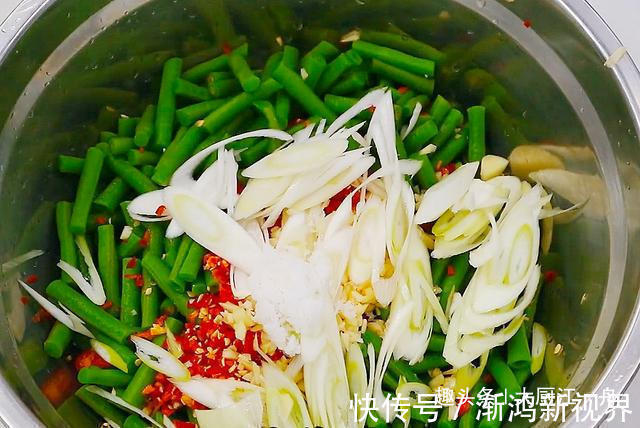 吃肉|凉拌豆角这样做,豆角脆嫩爽口不变色,比吃肉还过瘾