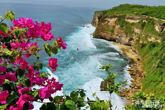 巴厘岛“壮美海景”，悬崖险峻，海浪滔天，还流传着感人爱情故事