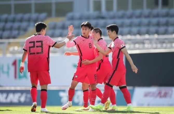 黄喜灿|韩国队5-1狂胜昔日欧洲杯8强！进球队员分别23岁、27、24岁、19岁