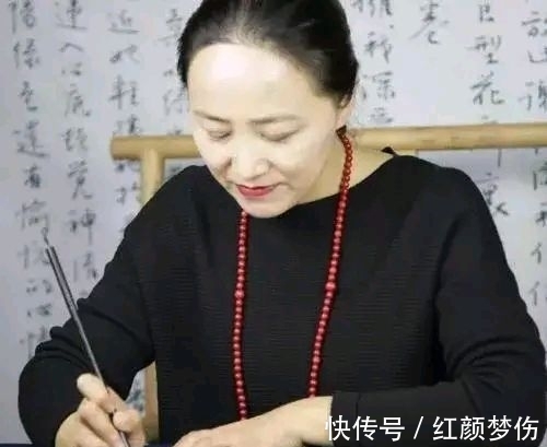 书法家#实力派美女书法家韦斯琴,书法富有古韵,清新脱俗,人美字更美