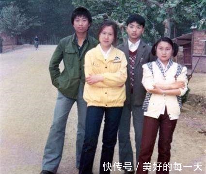 西装外套|刘强东读书时的照片，这穿着让人心酸，网友感叹这才是白手起家