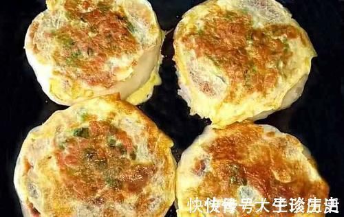 面粉|一碗面粉3个鸡蛋,做法你绝对没见过,10分钟解决全家早餐