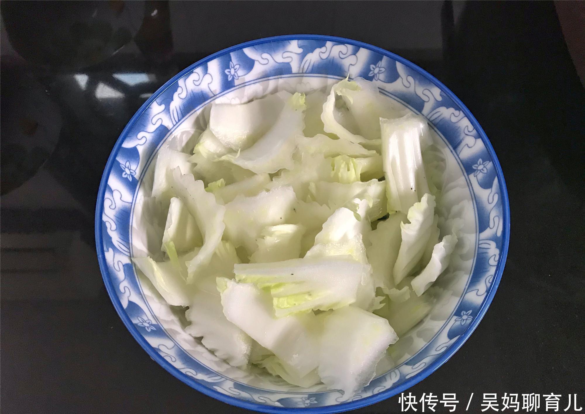 清洗干净|白菜学会此做法,比炖肉还好吃,鲜美营养又简单,上桌连汤都不剩