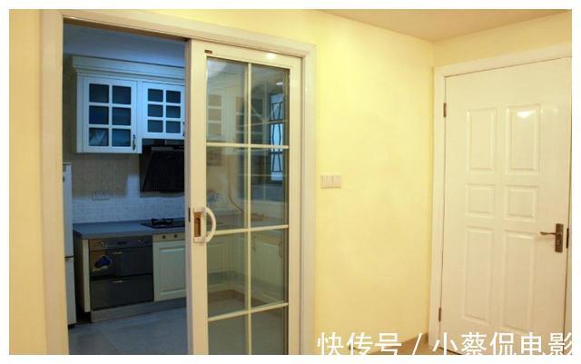 厨房|厨房万万别装推拉门了,聪明人都装它,比推拉门漂亮,还实用方便
