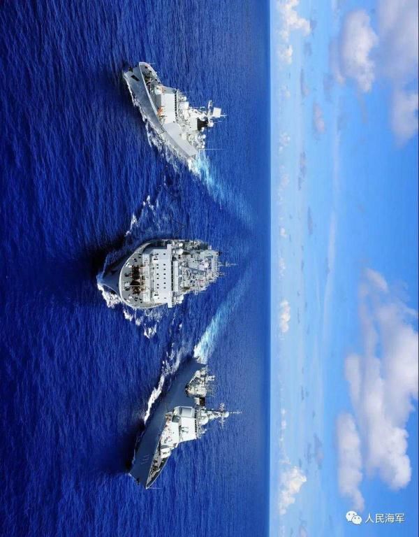 框照|绝美壁纸！人民海军和大海天际线同框照