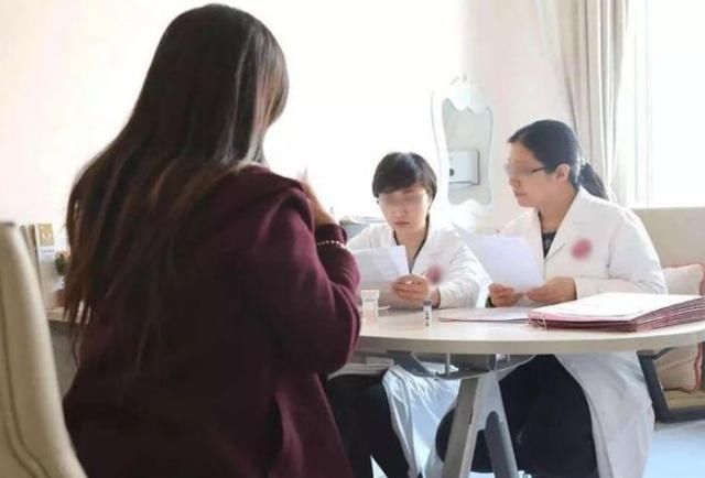 家人|产检时让医生不耐烦的询问,准妈妈和家人却很关心,你问过哪个?