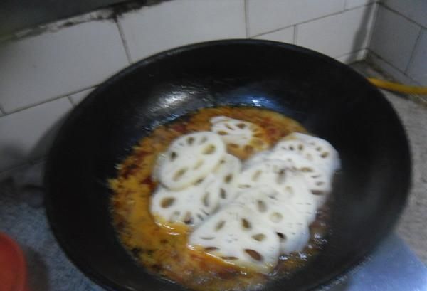 木耳加一物，金子都不換，常吃排出體內(nèi)毒素，大肚腩悄悄不見