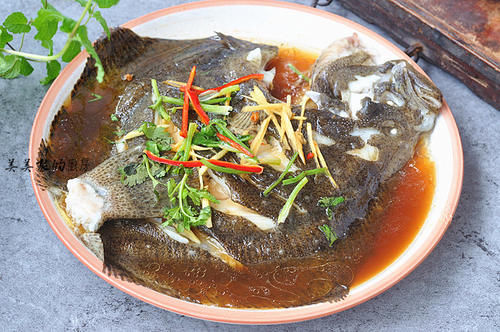 清蒸多宝鱼，只需简单两步！细嫩无腥味，比饭店做的还要鲜！