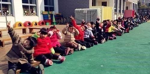 孩子就会|去幼儿园接孩子的时候,迟到了怎么办?父母千万不要以为没事