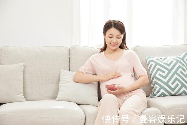 母亲|产妇顺产时老公抓拍了三张经典相片,引人深思:母亲真伟大
