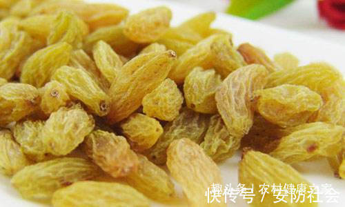 红润|葡萄干和此物泡着喝,每天一杯,睡眠好了,气血足了,皮肤更红润