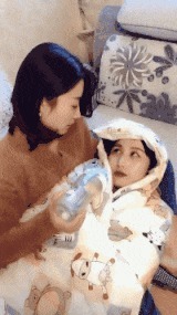 |搞笑GIF:妹子这是哪来的自信啊,真是被你迷倒了呢