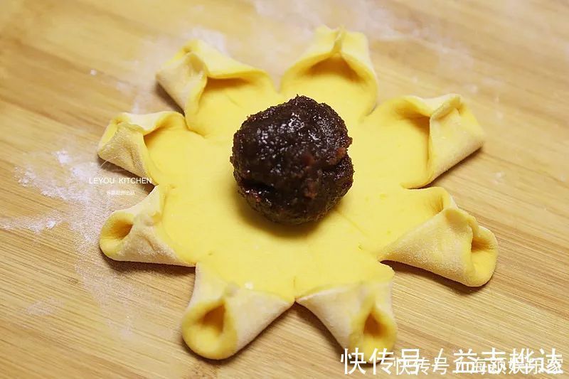 豆沙馅|多捏几下，豆沙包和花一样漂亮，过年端上桌，全家抢着拍照