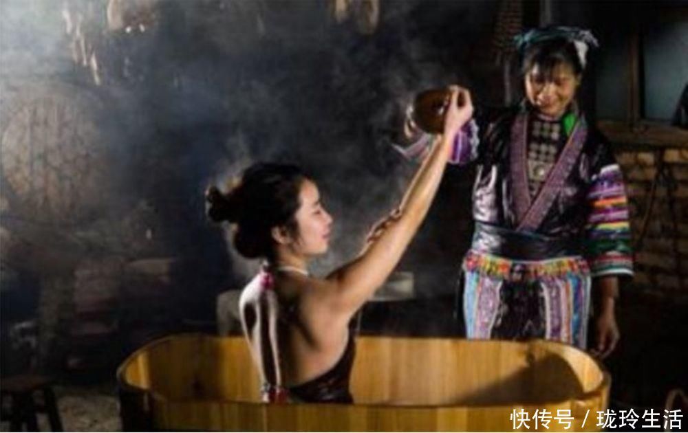 医科大学|泡脚的时候加点它，三天逼出体内湿气，再也不用去拔罐了！